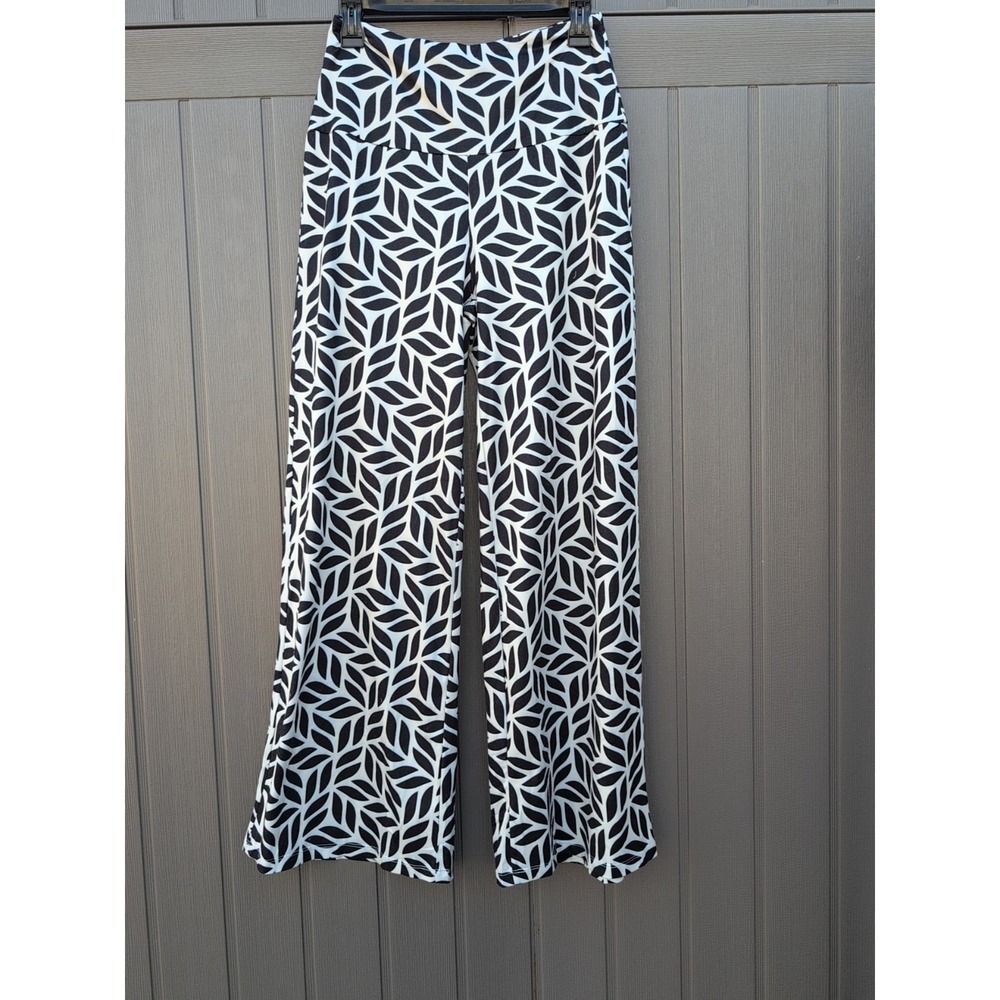 Black & White Geometric Palazzo Pants - Women - SMALL